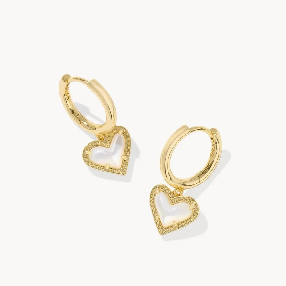 NWT Kendra Scott Ari Heart Gold Huggie Earrings in Ivory Mother-of-Pearl